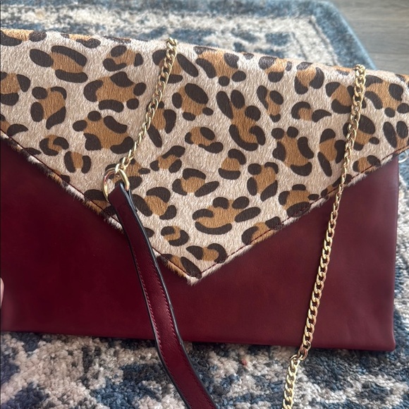 Chic Leopard Print and Burgundy Clutch - Picture 1 of 3